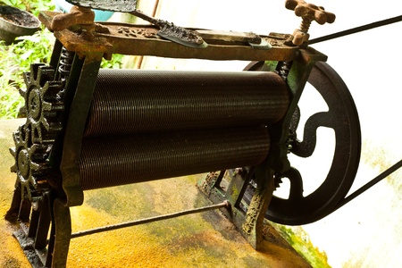 Set of gears, ball-bearings and chain