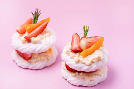Ripe Peaches Tasty and Cold Peaches Juice Healthy Drink with Ice Cube Gray Background Horizontalの写真素材