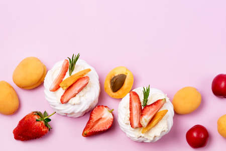Ripe Peaches Tasty and Cold Peaches Juice Healthy Drink with Ice Cube Gray Background Horizontalの写真素材