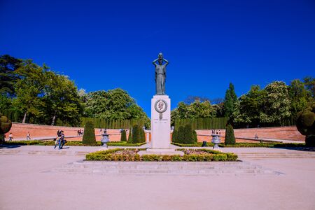 The? Good Retirement? Park in Madrid. Retiro Park is one of the largest parks in the city of Madrid, Spain. Picture taken? 27 April 2019.のeditorial素材