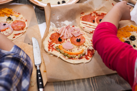 Master class for children on baking funny halloween pizza. Young children learn to cook a funny monster pizza. Kids preparing homemade piizza. Little cook.の写真素材