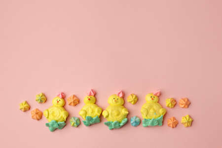 Sweets, pastry, gingerbread cookies for Easter table. Easter chiken on pink background top view copy space, spring seasonal holiday banner for your site, flyer, couponの写真素材