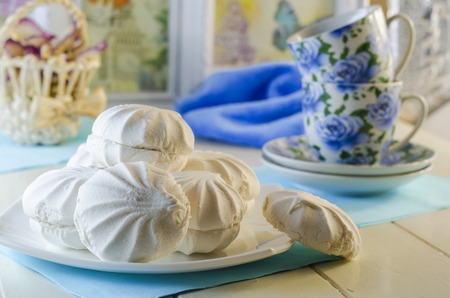 White vanilla marshmallows in a plate on a white backgroundの写真素材