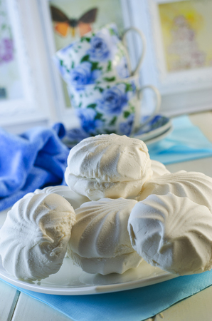 White vanilla marshmallows in a plate on a white backgroundの写真素材