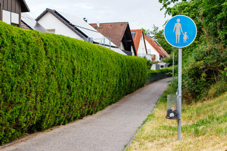 sign pedestrian area near the road and houseの写真素材