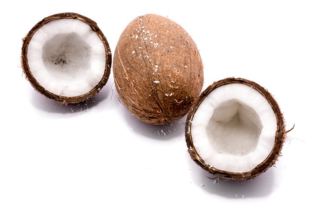 One whole and two cracked coconut halves isolated on white background
の写真素材