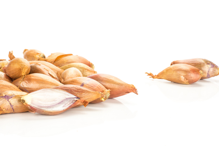 Golden shallots stack isolated on white background
の写真素材