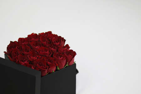 Black square gift flower box with red roses insideの写真素材