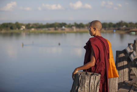 Mandalay, Myanmar, November 15th, 2014: young monks walking on U Bein bridgeのeditorial素材