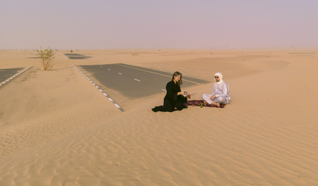 tuareg man drinking tea in a desertの写真素材