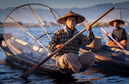 Lake, Inle, Myanmar, 17th November 2014: lake Inle fishermen fishing in early ours of a day during suriseのeditorial素材