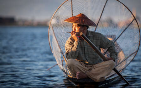 Lake, Inle, Myanmar, 17th November 2014: lake Inle fishermen fishing in early ours of a day during suriseのeditorial素材