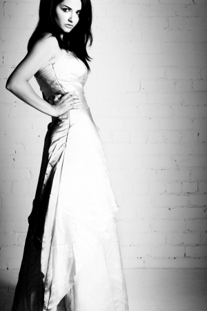 A black and white portrait of a pretty young woman in a wedding dress.の写真素材