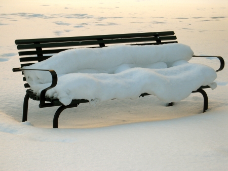 Winter bench under the snow in Uppsala, Swedenの写真素材