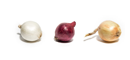 Red, yellow and white onions isolated on whiteの写真素材