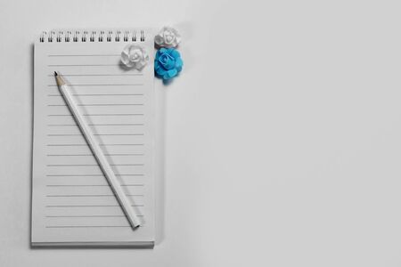 White Notepad and pencil on white backgroundの写真素材