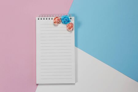 White Notepad on white and pink backgroundの写真素材