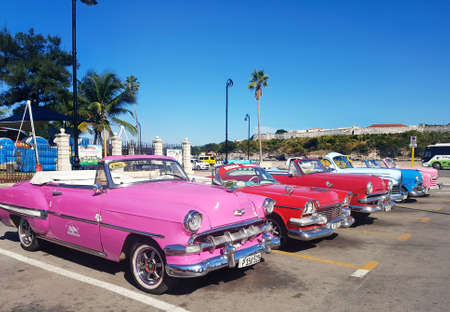 Havana, Cuba, 14 december 2019 - Old american cars provide taxi service to touristsのeditorial素材