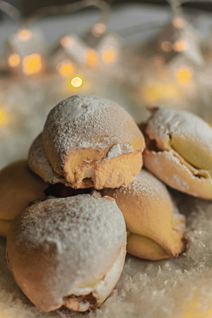 biscuits with powdered sugar on the background of Christmas garlandの写真素材