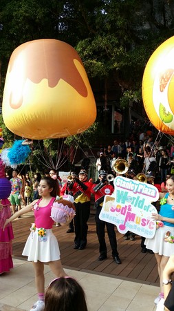 HONG KONG  November 16 2014  joyous parade during the World of Food  Music Carnival at Stanley Plaza HKのeditorial素材