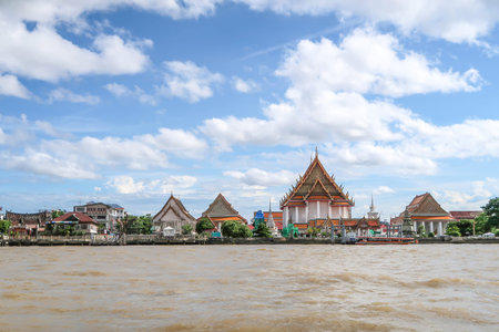 Wat Kalayanamit Woramahavihara (Wat Kalaya), Chao Phraya River, Bangkok, Thailandのeditorial素材