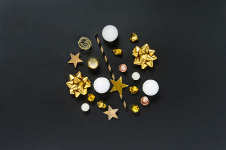 Festive black, white and gold objects in the shape of a circle on a black background, top view. Christmas, winter holiday, party, new year concept. Flat layの写真素材