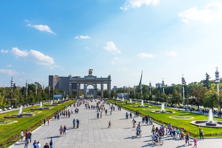 MOSCOW, RUSSIA - SEPTEMBER 22, 2018: Panoramic view of the Arch of the Main Entrance of VDNKh in Moscow.のeditorial素材