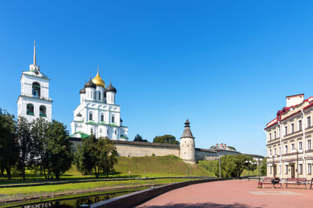 Panoramic view of Pskov Kremlin on the Velikaya river. Ancient fortress. The Trinity Cathedral in summer. Pskov. Russia.のeditorial素材