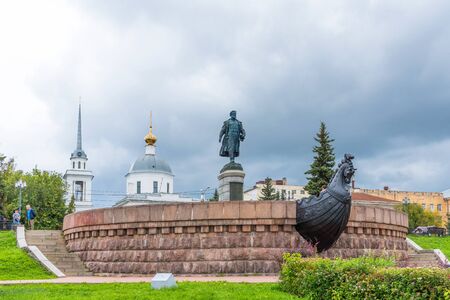 Tver, Russia - August 3, 2019: Monument to Afanasy Nikitin and Church of the Three Confessors on the Volga embankment in Tverのeditorial素材