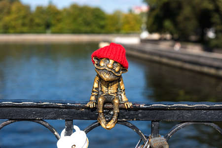 Kaliningrad, Russia - September 28, 2020: Bronze miniature sculpture of Homlin's grandfather on the Honey Bridge in Kaliningradのeditorial素材