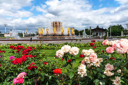 Moscow, Russia - june 30, 2021: The Friendship of Nations fountain, the main fountain and one of the main symbols VDNH in Moscow. Fountain with golden statues.のeditorial素材