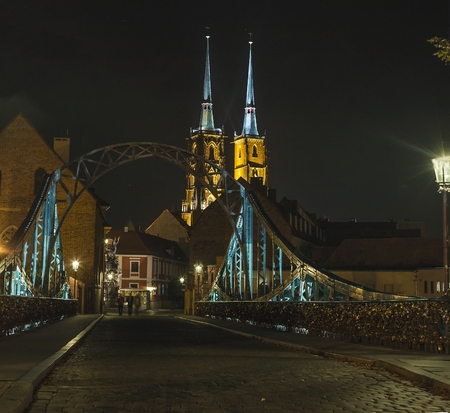 Wroclaw Cathedral seen through Tumski Bridge, Wroclaw's Saint Johns the Baptist Cathedral, Wroclaw, Polandの写真素材