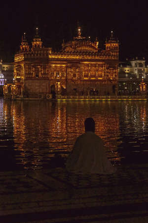 Night view of golden temple amritsarのeditorial素材