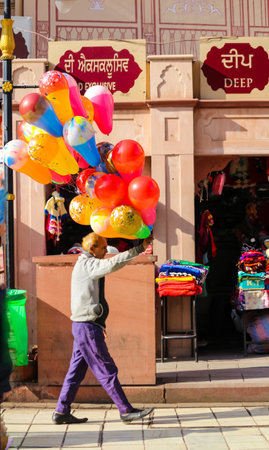 an old balloon seller selling balloons on the streetのeditorial素材