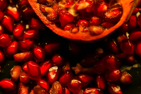 Closeup of red juicy fresh Pomegranate seeds and pomegranate grains macroの写真素材