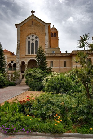 
Beautiful monastery on cloudy sky background

の写真素材