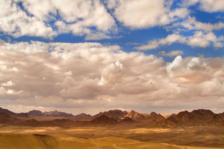  The sun and clouds above mountains of desert Sinaiの写真素材