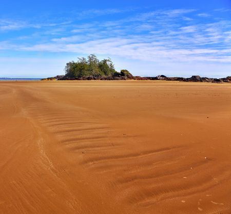 Ocean beach on island during outflowの写真素材