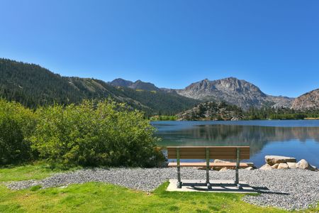 Empty bench on coast magnificent Gulllake in the early autumn. Travel across the USAの写真素材
