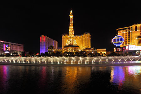 Grand panorama of the night in Las Vegas.
 Dancing Fountainsのeditorial素材