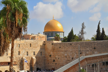 The Western Wall of the Temple and the Mosque of Omar.  The golden dome shines in the morning sunのeditorial素材
