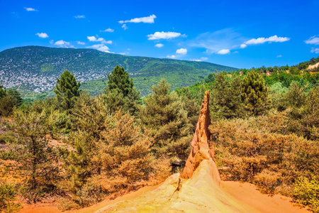  Roussillon, Provence Red Village. Scenic pit mining ocher - natural dyesの写真素材