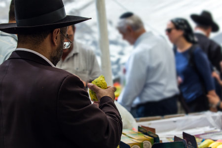 JERUSALEM, ISRAEL - SEPTEMBER 20, 2018: Pre-holiday bazaar in Jerusalem. Religious Jews choose etrog - the fruit of  magnificent tree Traditional fair of ritual plants on the eve of Sukkot. The concept of religious, ethnographic and photo tourismのeditorial素材