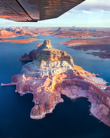 The coast is cut by narrow canyons. The photos were taken from the plane. Grandiose huge lake of artificial origin among the picturesque red sandstone cliffs.  Lake Powell in the U.S.の写真素材