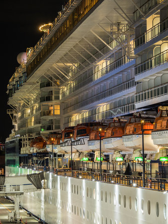 Luxury liner, Yokohama Japanのeditorial素材