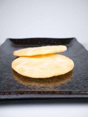 Salad rice cracker