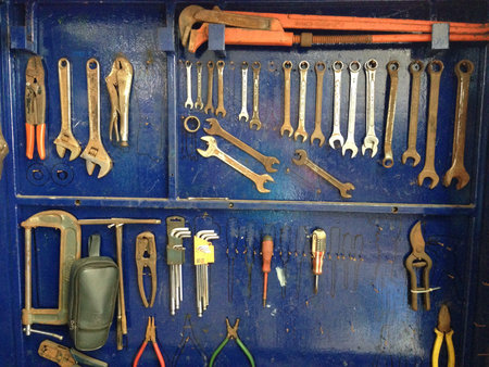 Tool storage cabinet