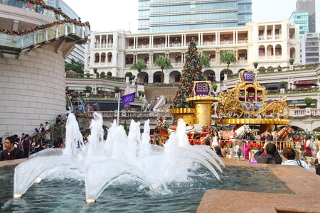 HONG KONG - NOV 13: Crowds gather at 1881 Heritage or former Marine Police Headquarters market square for Christmas decorations on 13 November, 2011. It is one of the most famous spot for seeing Christmas trees in Hong Kong.  のeditorial素材