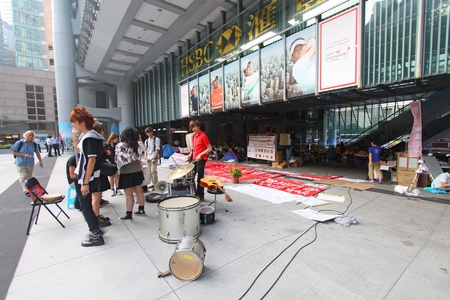 HONG KONG - OCT 20, Occupy Central Hong Kong Protesters enter their sixth day in Central, Hong Kong on 20 October, 2011. It is the event to cooperate with Wall Street campaign in USA to question about capitalism. Youths are playing music there. のeditorial素材