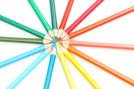 Color pencils in arrange in color wheel colors on white background 
の写真素材